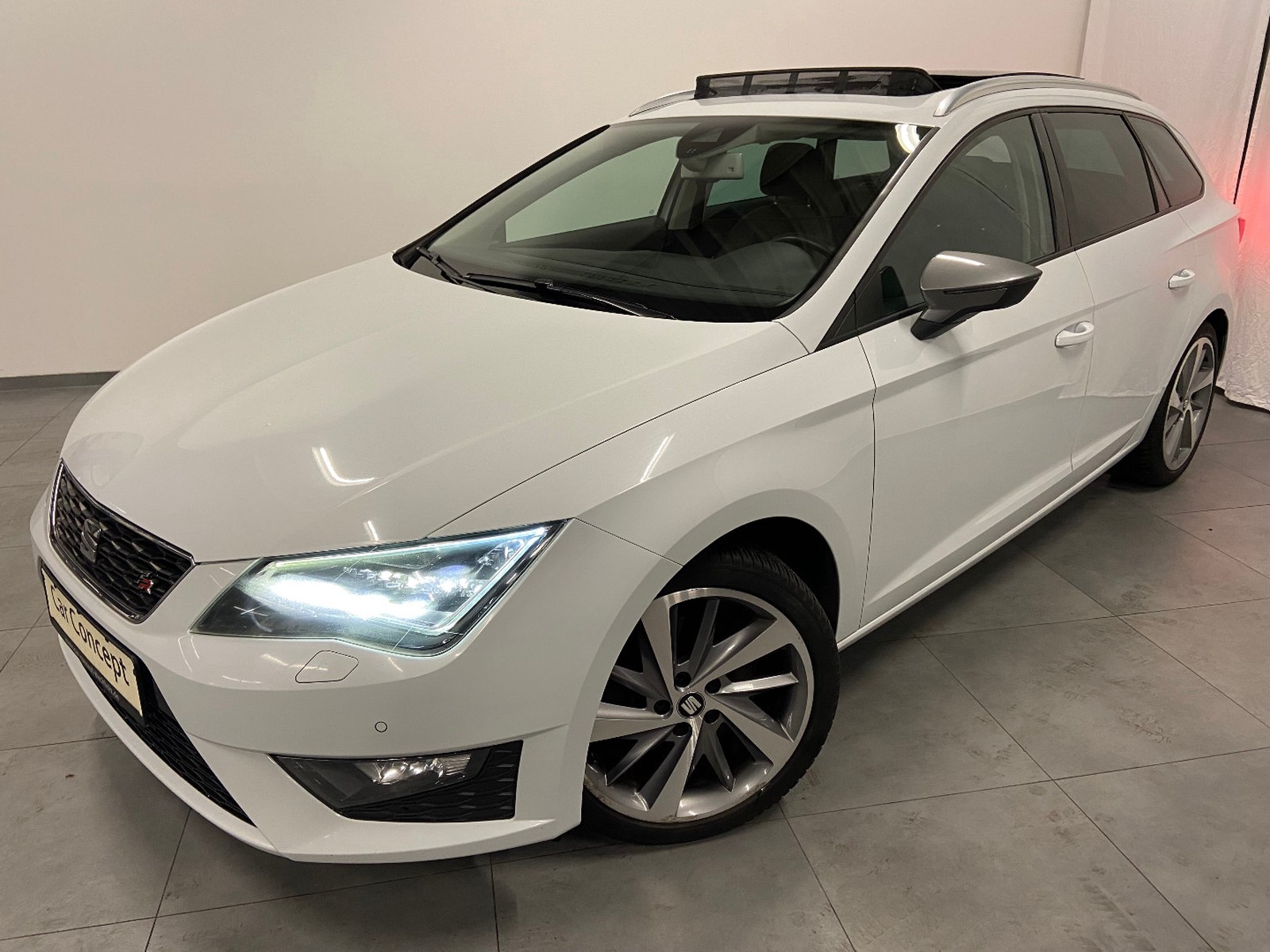 Seat Leon ST 2.0 TDI DSG FR PANO LEDER ACC DCC DAB SOUND