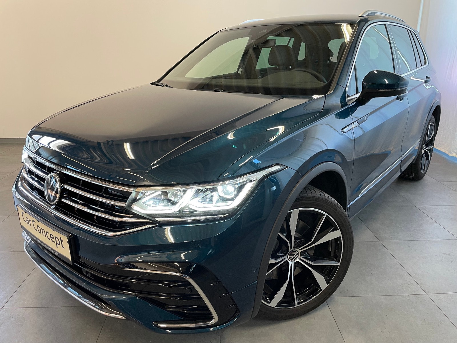 Volkswagen Tiguan R-Line 4M AHK 20" DCC KAMERA