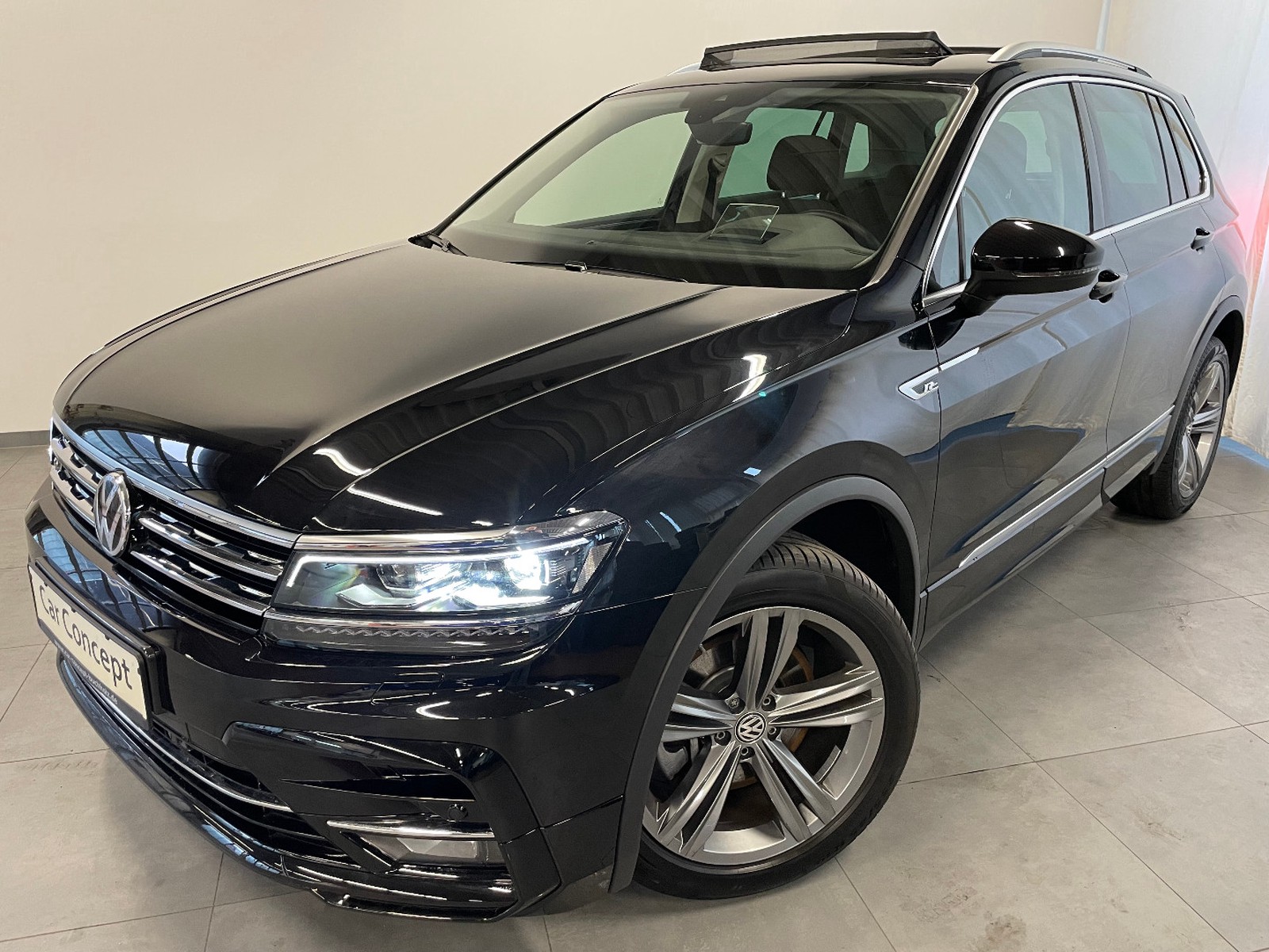 Volkswagen Tiguan 2.0 TDI DSG 4M R-LINE PANO AHK HEAD UP