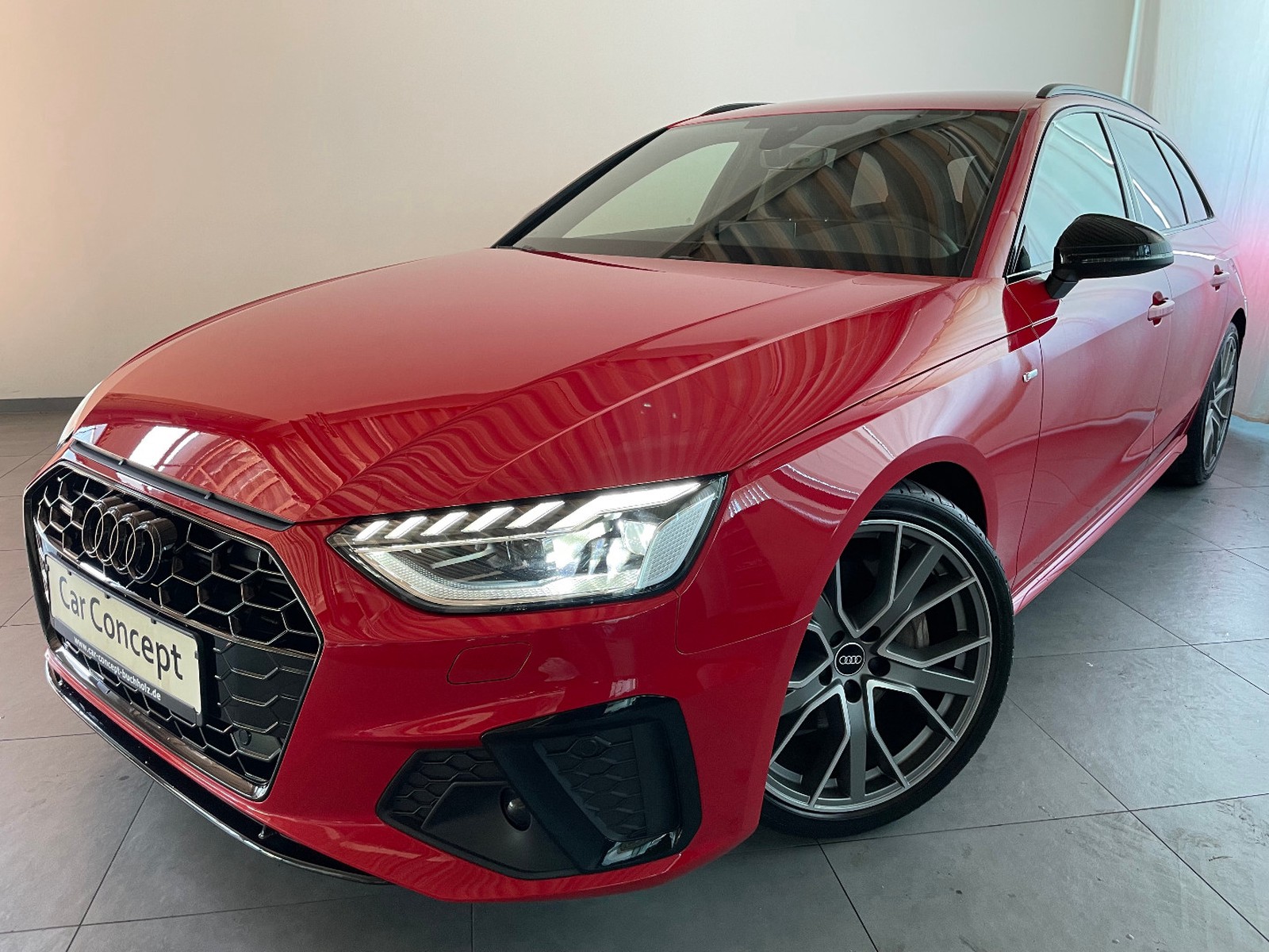 Audi A4 Avant TDI quattro S line MATRIX AHK 19"