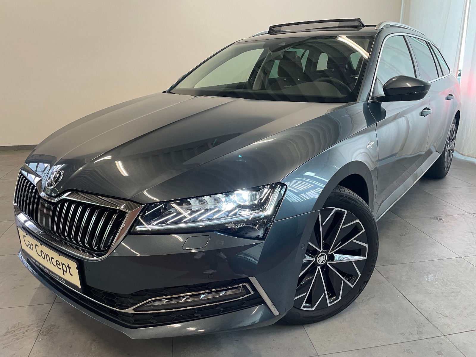Skoda Superb Combi L&K 4x4 PANO AHK StHz COLUMBUS