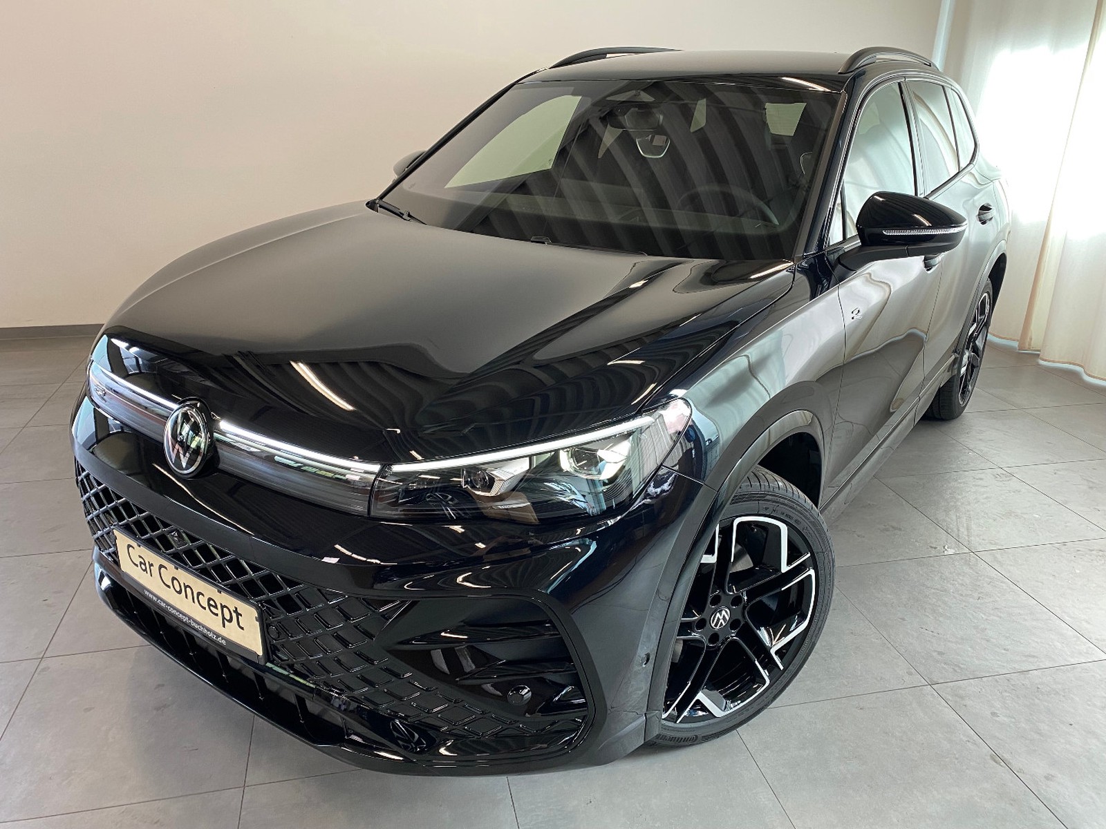 Volkswagen Tiguan 2.0 TDI 4M R-Line BLACK STYLE IN STOCK