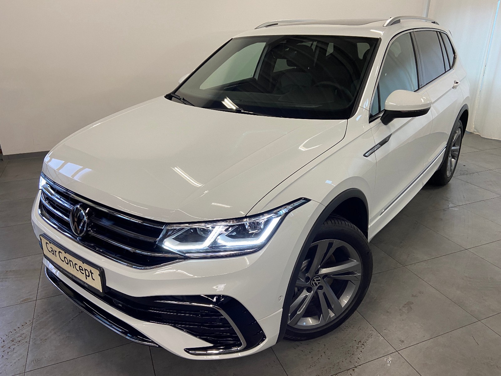 Volkswagen Tiguan Allspace R-Line 4M PANO AHK StHz 7 SITZE