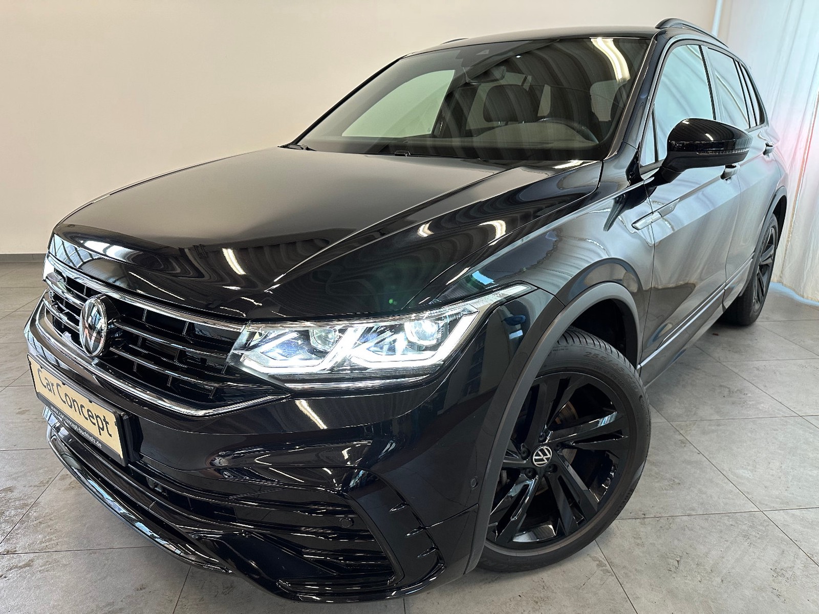 Volkswagen Tiguan R-Line 4M AHK StHz BLACK STYLE KESSY