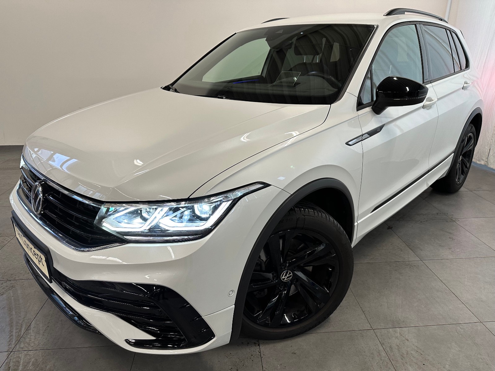 Volkswagen Tiguan R-Line 4M TDI BLACK STYLE HEAD UP 360 DCC