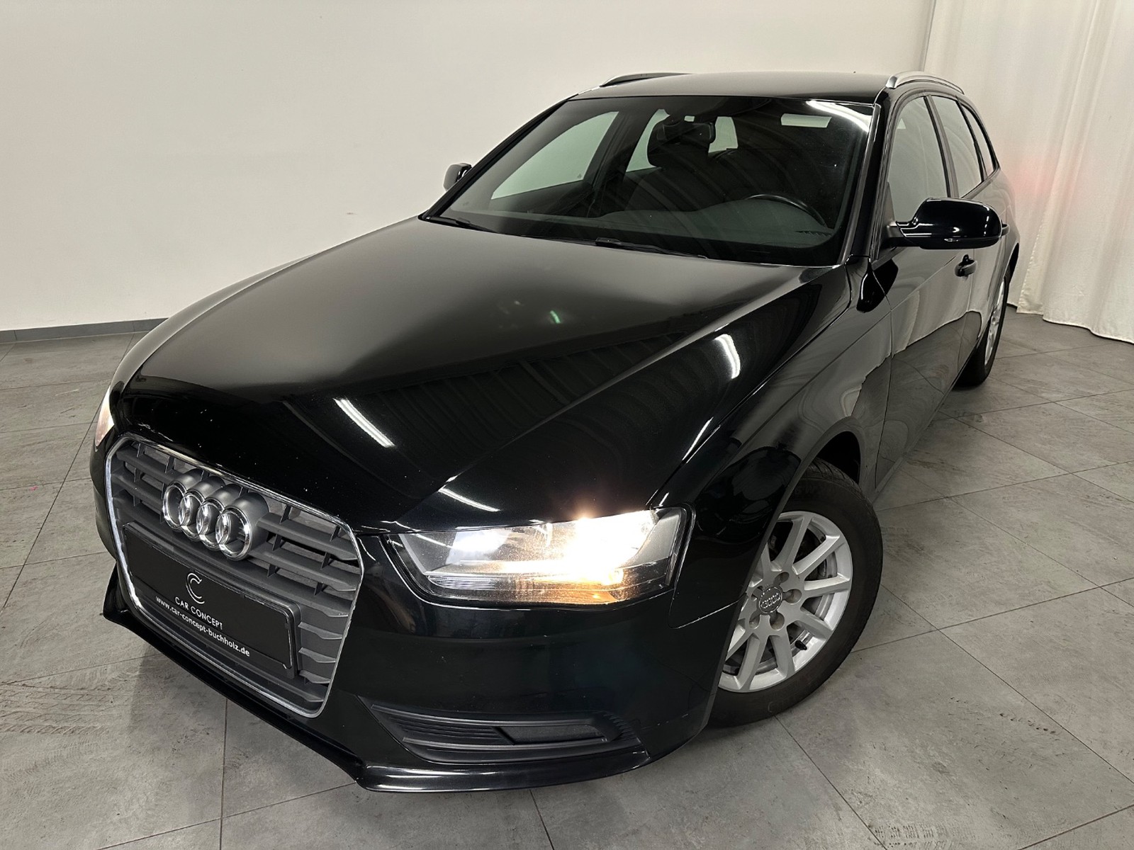 Audi A4 Avant TÜV Sitzhz PDC Navi AHK