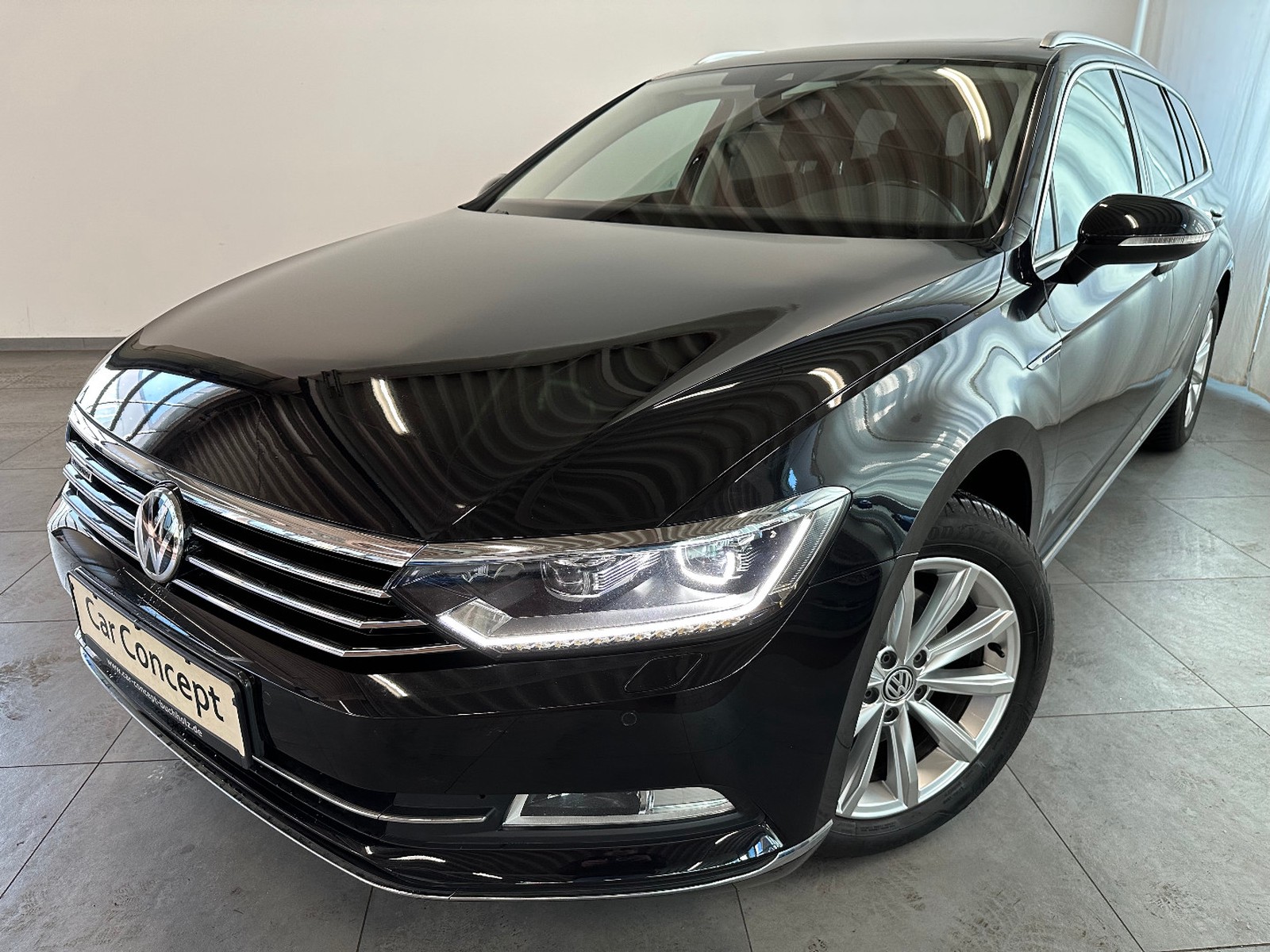 Volkswagen Passat Variant TDI Highline LED PANO AHK T-LEDER