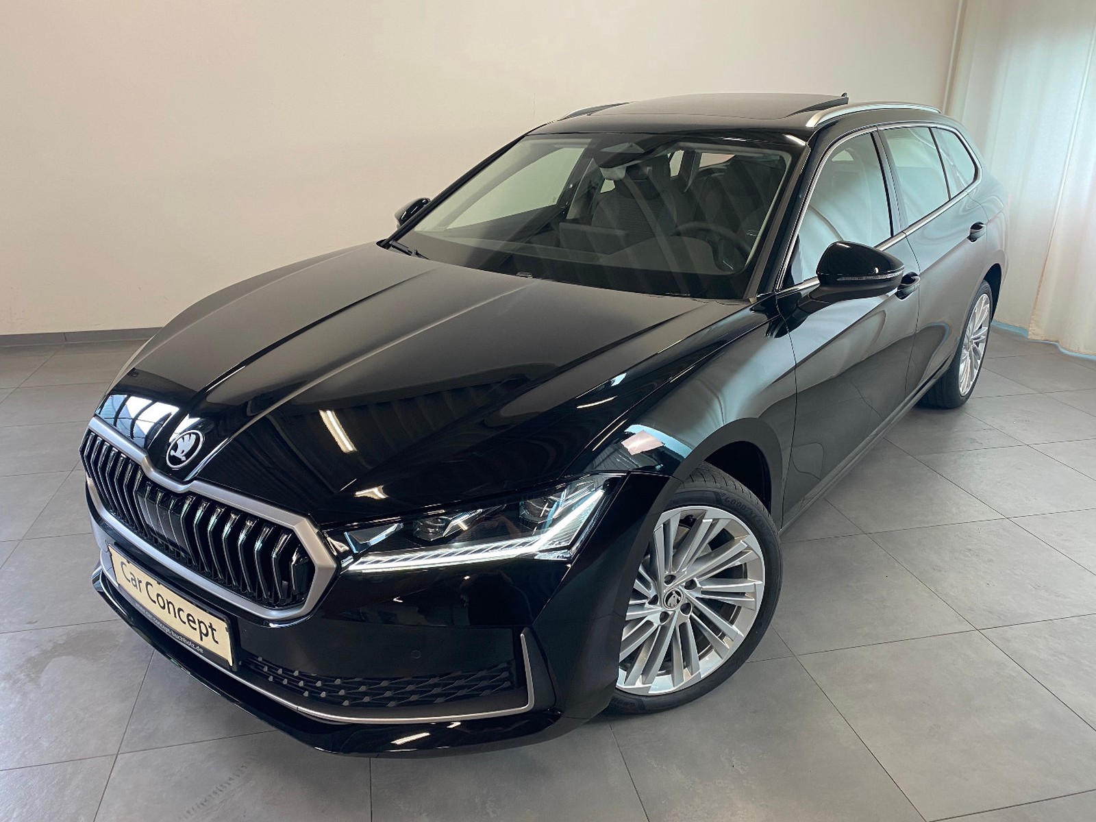 Skoda Superb Combi 2.0 TD 4x4 PANO AHK StHZ NEW MODEL
