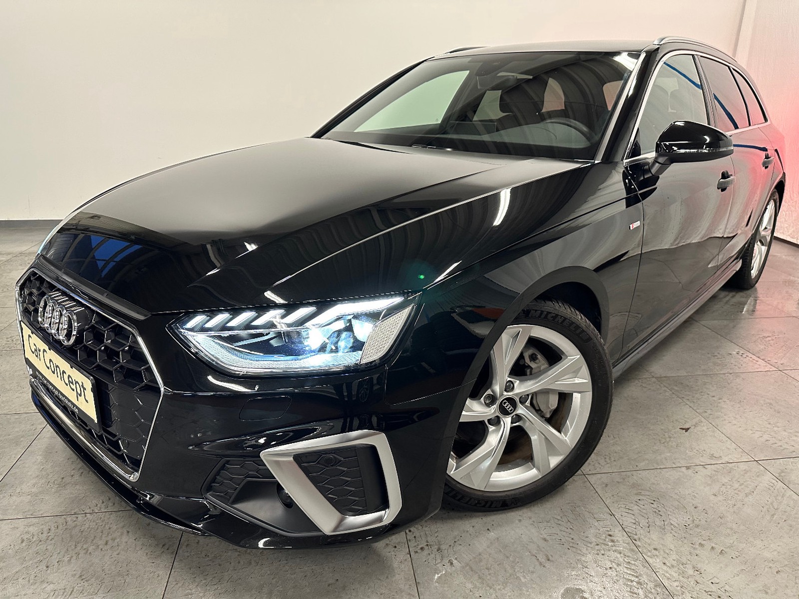 Audi A4 Avant 40 TFSI quattro S line AHK StHz MATRIX