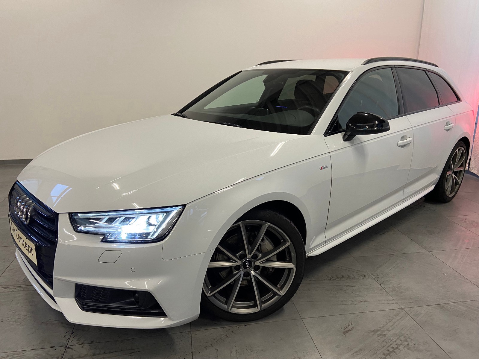 Audi A4 Avant 2.0 TDI Quattro S-LINE MATRIX 19" KAMER