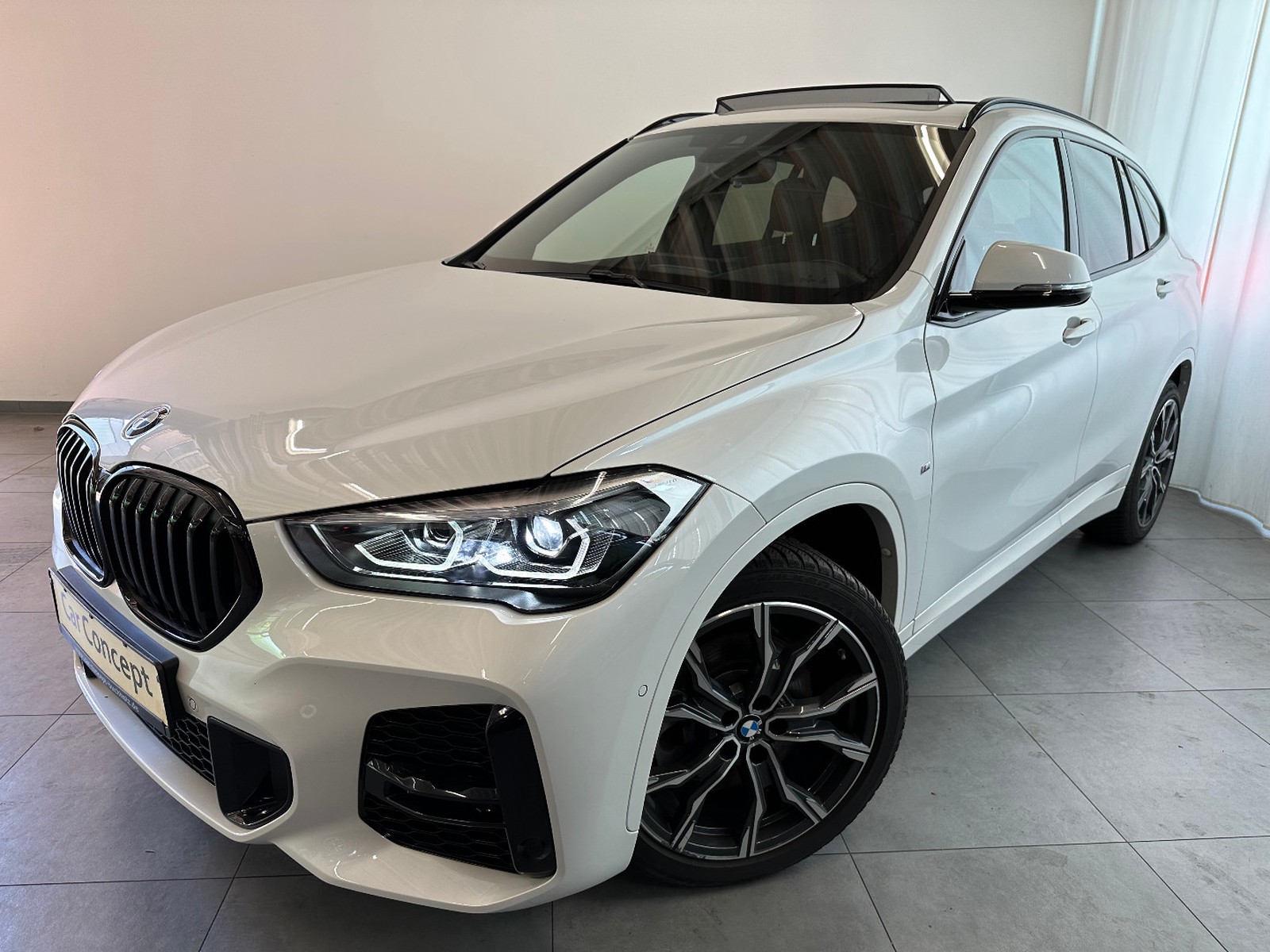 BMW X1 sDrive 20 i M Sport PANO HIFI HEAD UP KAMERA
