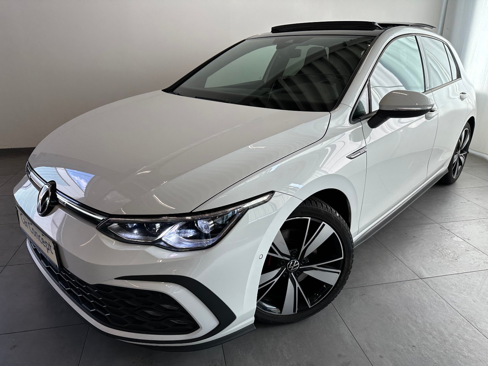 Volkswagen Golf VIII GTD DSG PANO HEAD UP 18" KAMERA MATRIX