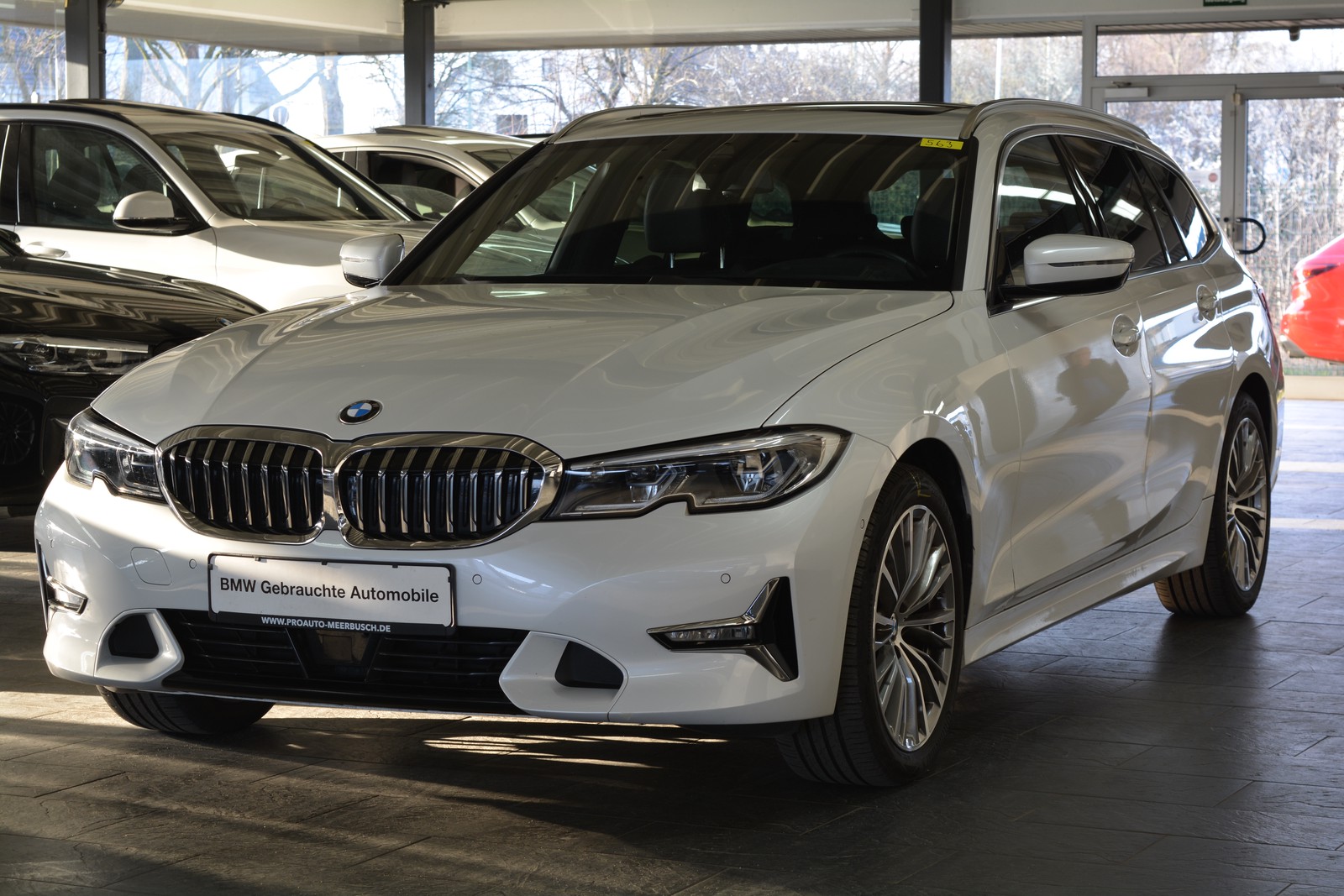 BMW 320 d xDrive Tour. Luxury Line PANO/LASER/RFK/HUD