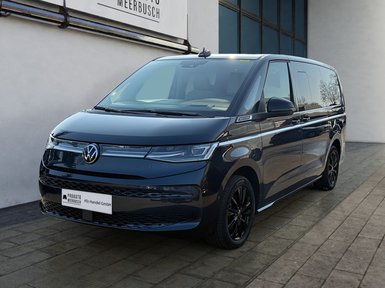 Volkswagen T7 Multivan lang AHK/HEADUP/EASYOPEN/PANO/STANDHZG