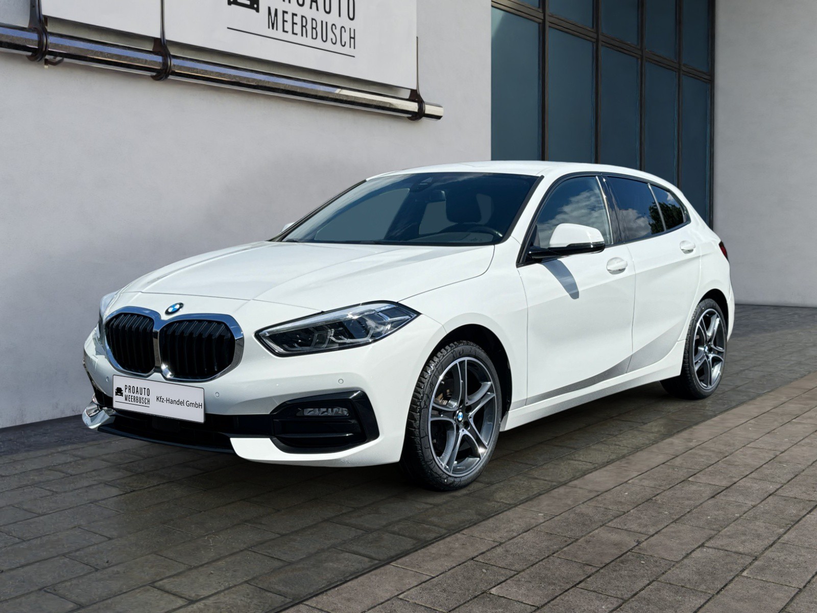 BMW 118i Sport Line LEDER/DRIVINGASSIST/HIFI/LED/18''