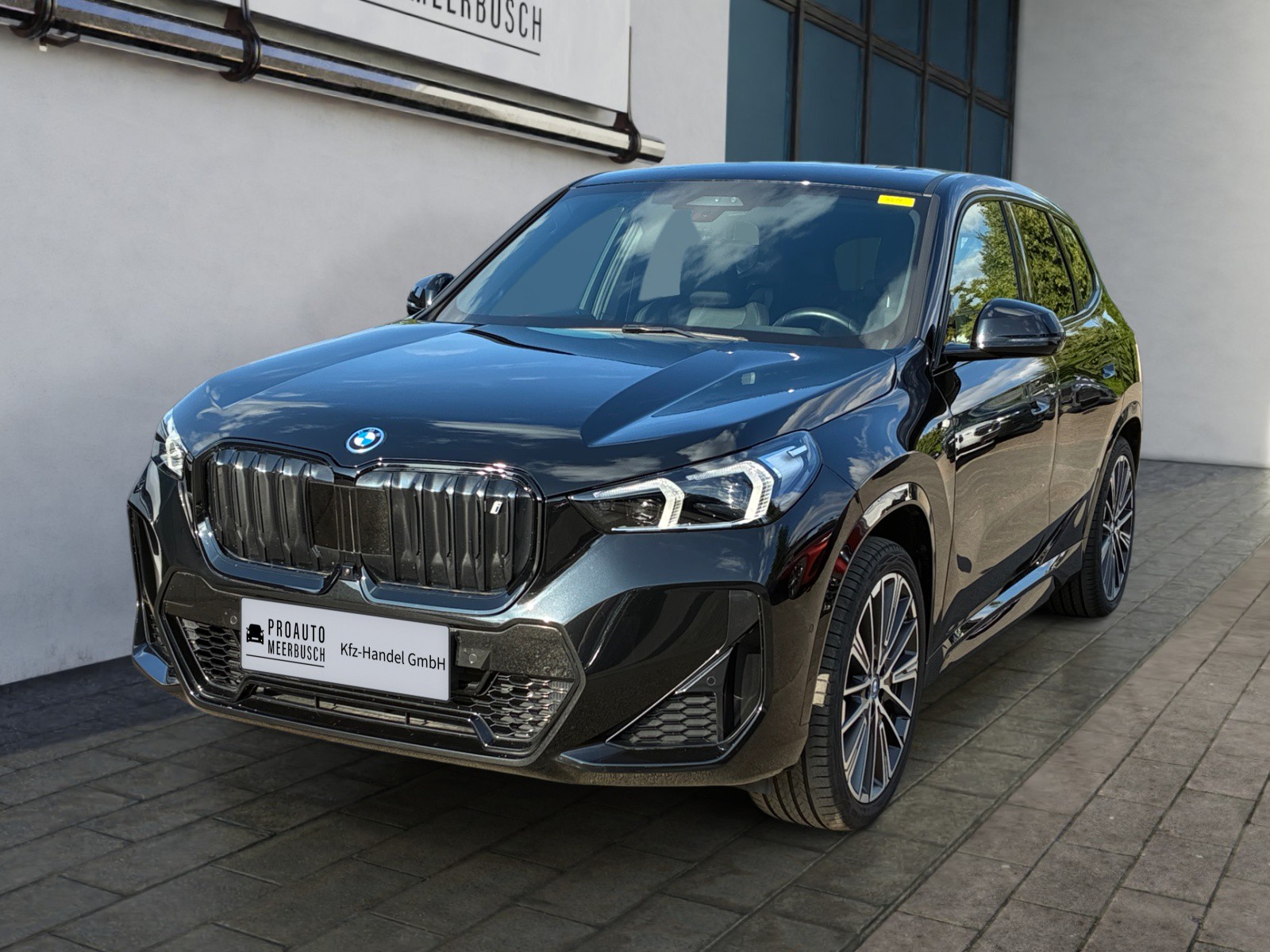 BMW iX1 30 xDrive M Sport MASSAGE/AK/MMRY/HEADUP/PANO