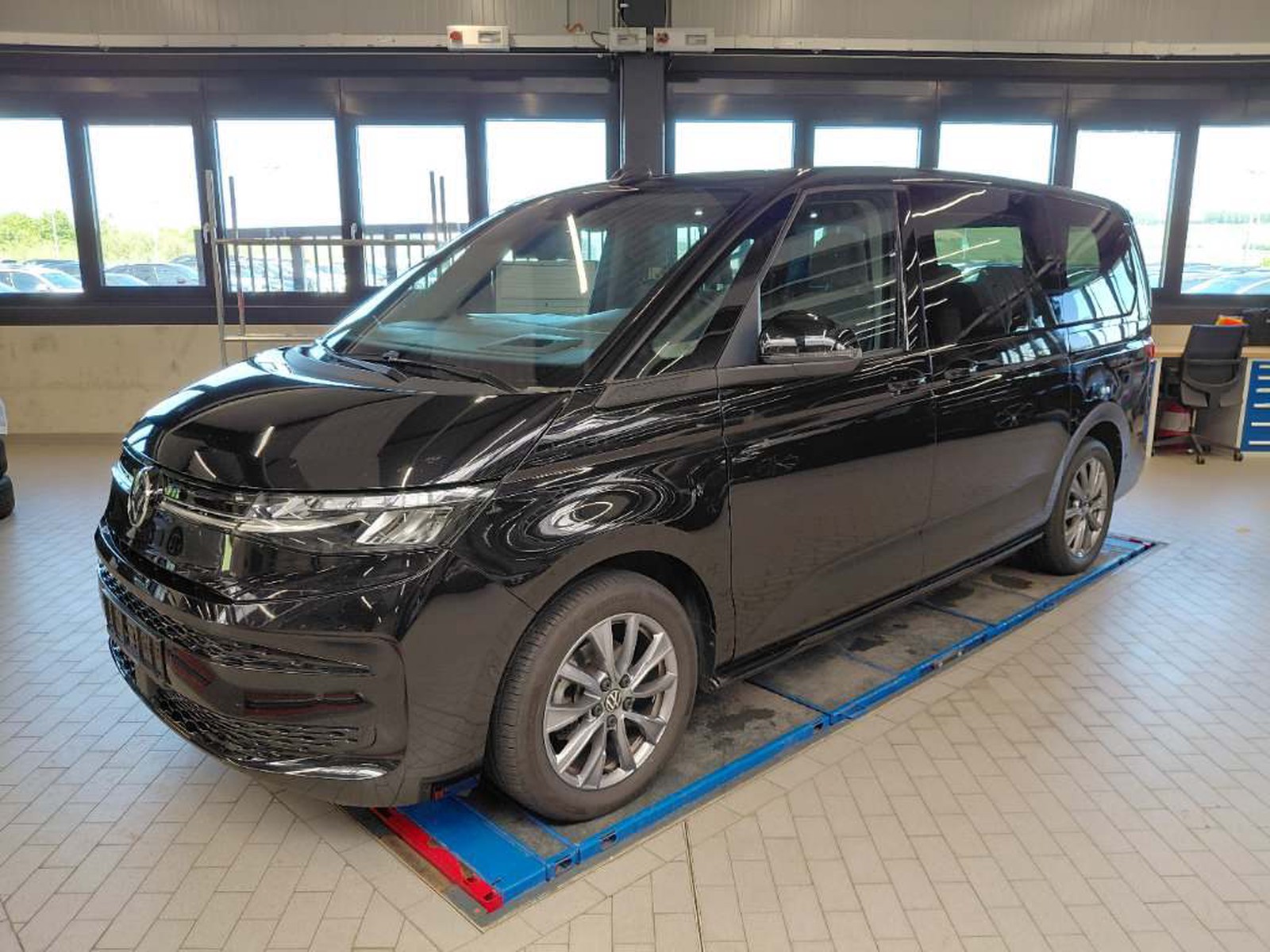 Volkswagen T7 Multivan lang AHK/STNDHZNG/HEADUP/PANO/HARMAN