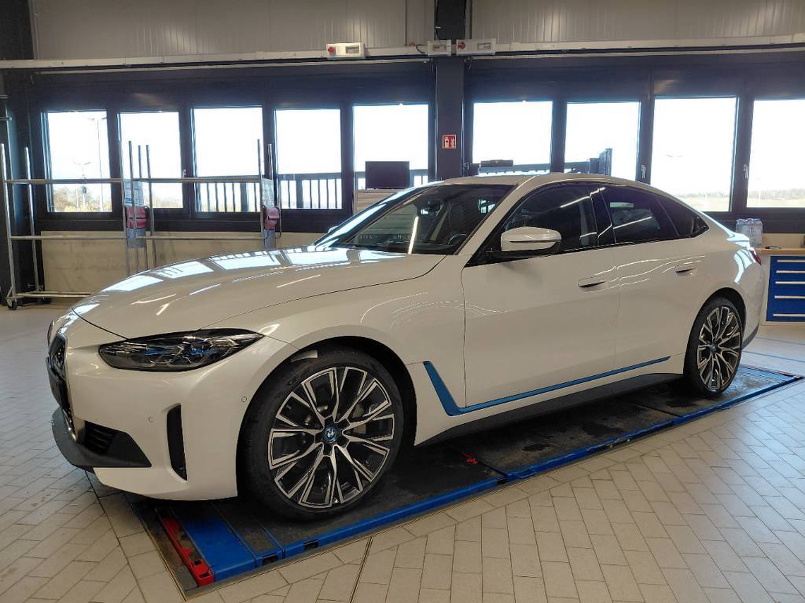 BMW i4 35 eDrive AHK/LASER/MMRY/GLASDACH/HIFI/360°