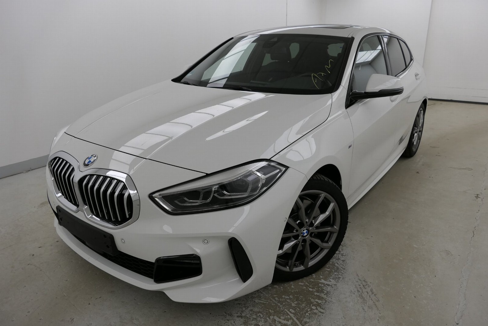 BMW 120i M Sport HIFI/ADAPTLED/PANO/RFK/NAVI/KEYLESS