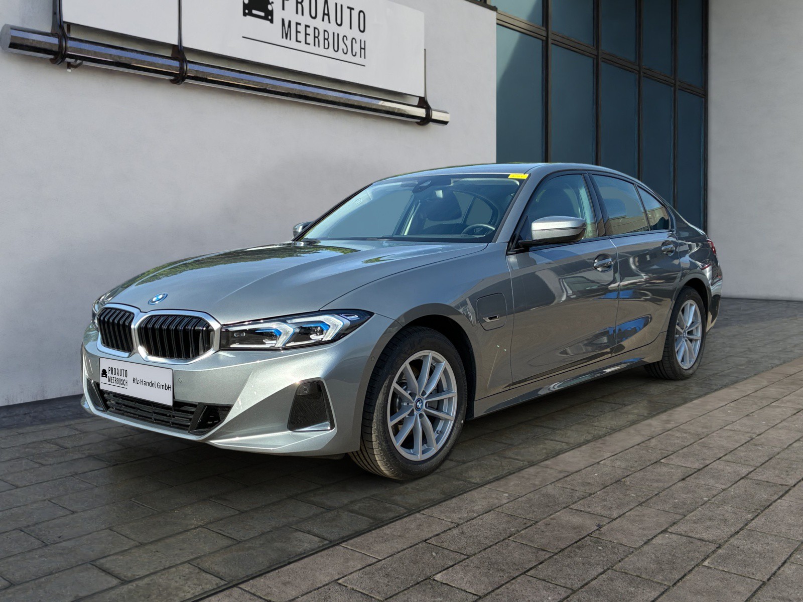 BMW 330e MEMORY/ADAPTIVLED/HEADUP/KOMMFORTZUGNG/HIFI
