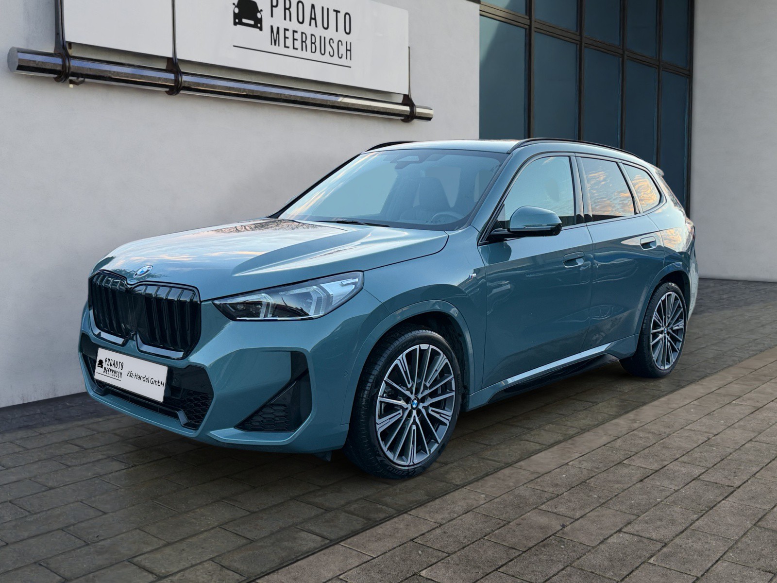 BMW X1 23d xDrive M Sport AHK/ADAPTLED/360°/PANO/HUD