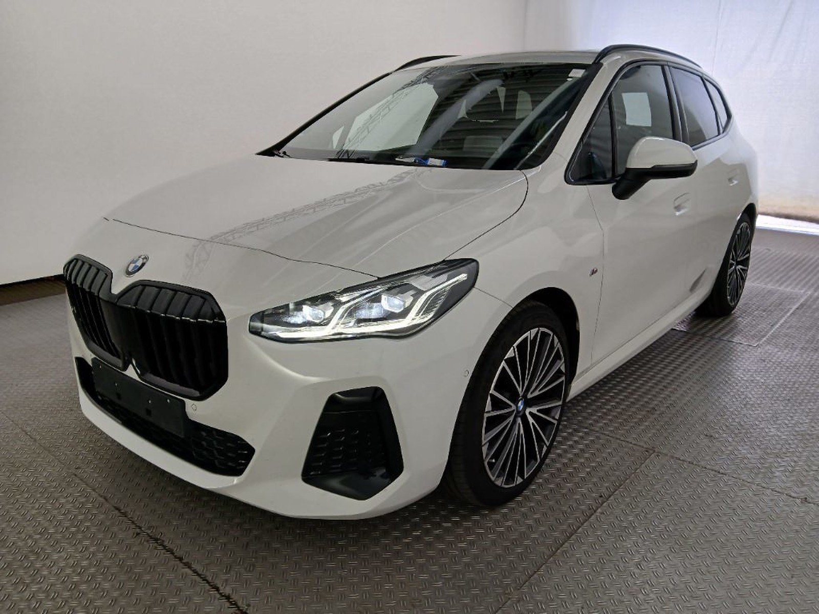 BMW 218i Active Tourer M Sport AHK/MASSAGE/HUD/PANO
