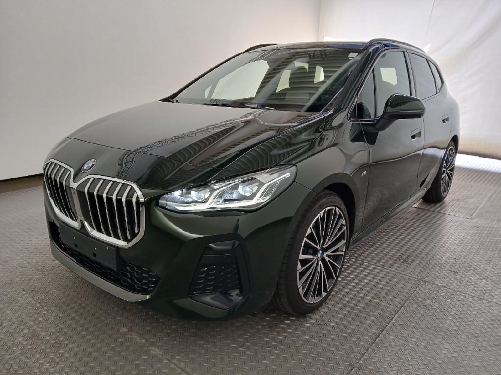 BMW 218i Active Tourer M Sport MASSAGE/AHK/MMRY/PANO