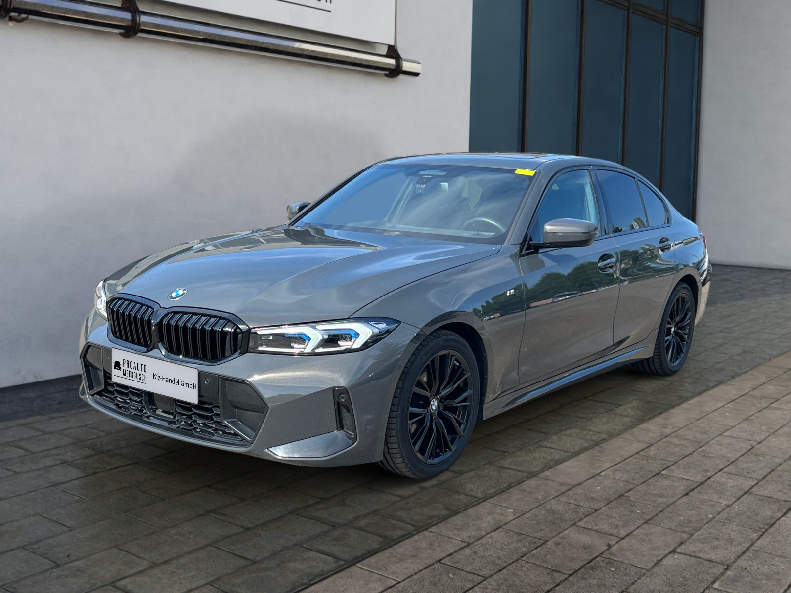 BMW 320d M Sport ACC/ADAPTLED/GLASDACH/360°/HIFI