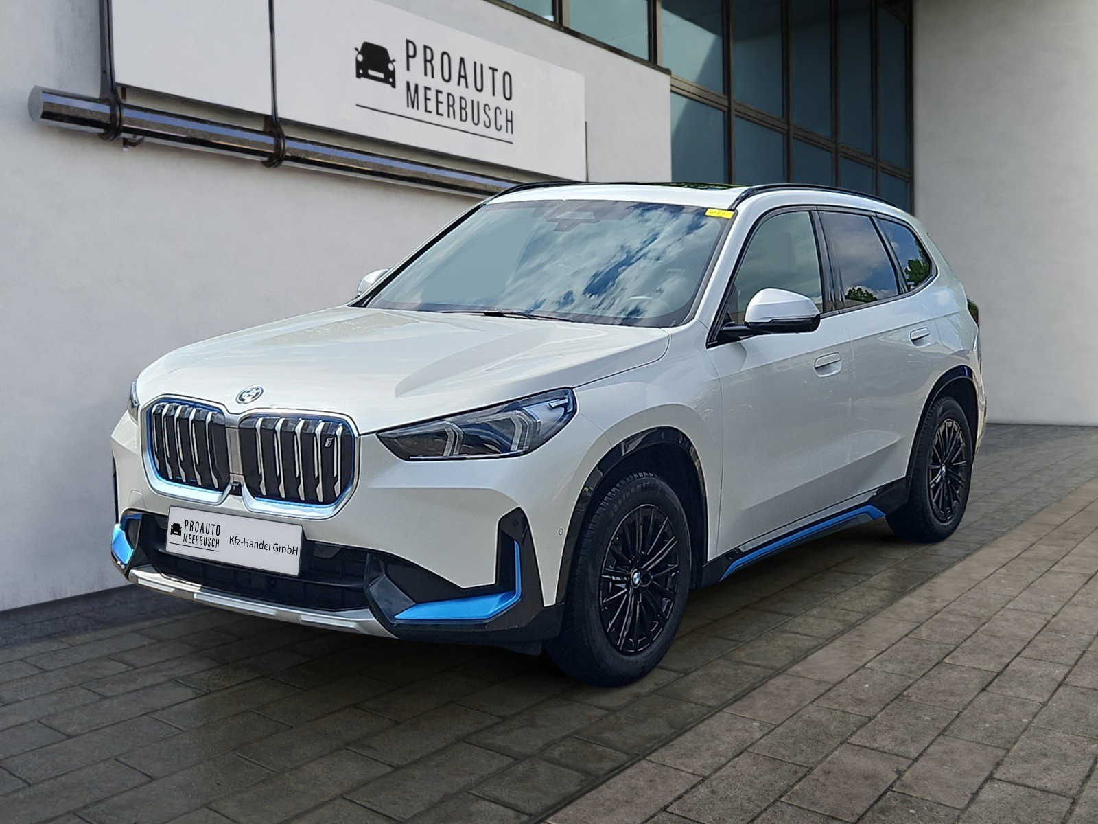BMW iX1 30 xDrive xLine AHK/MMRY/ACC/HEADUP/PANO/H&K