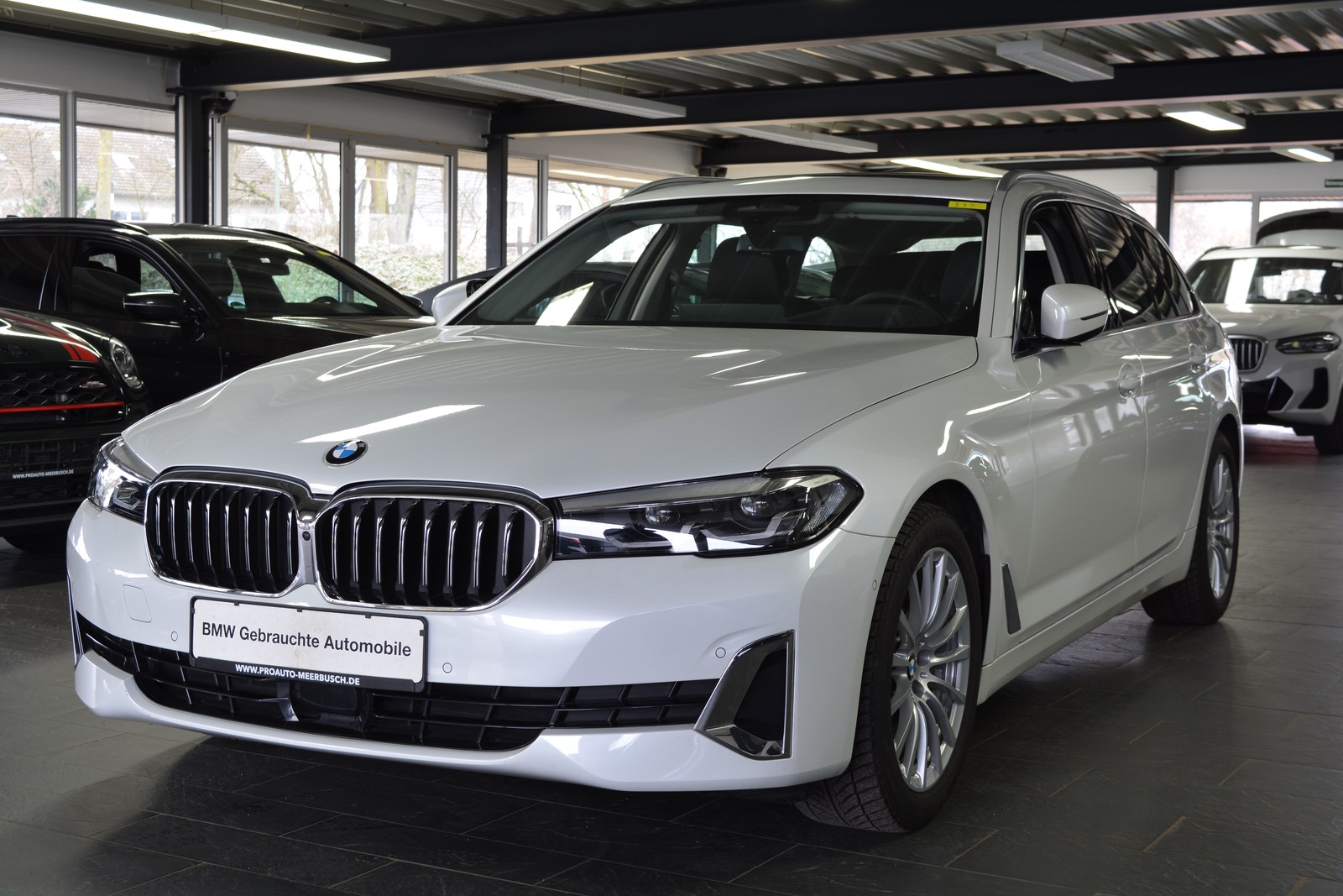 BMW 520d Luxury Line AHK/PANO/ASSISTANTPROF/MEMRY/HUD