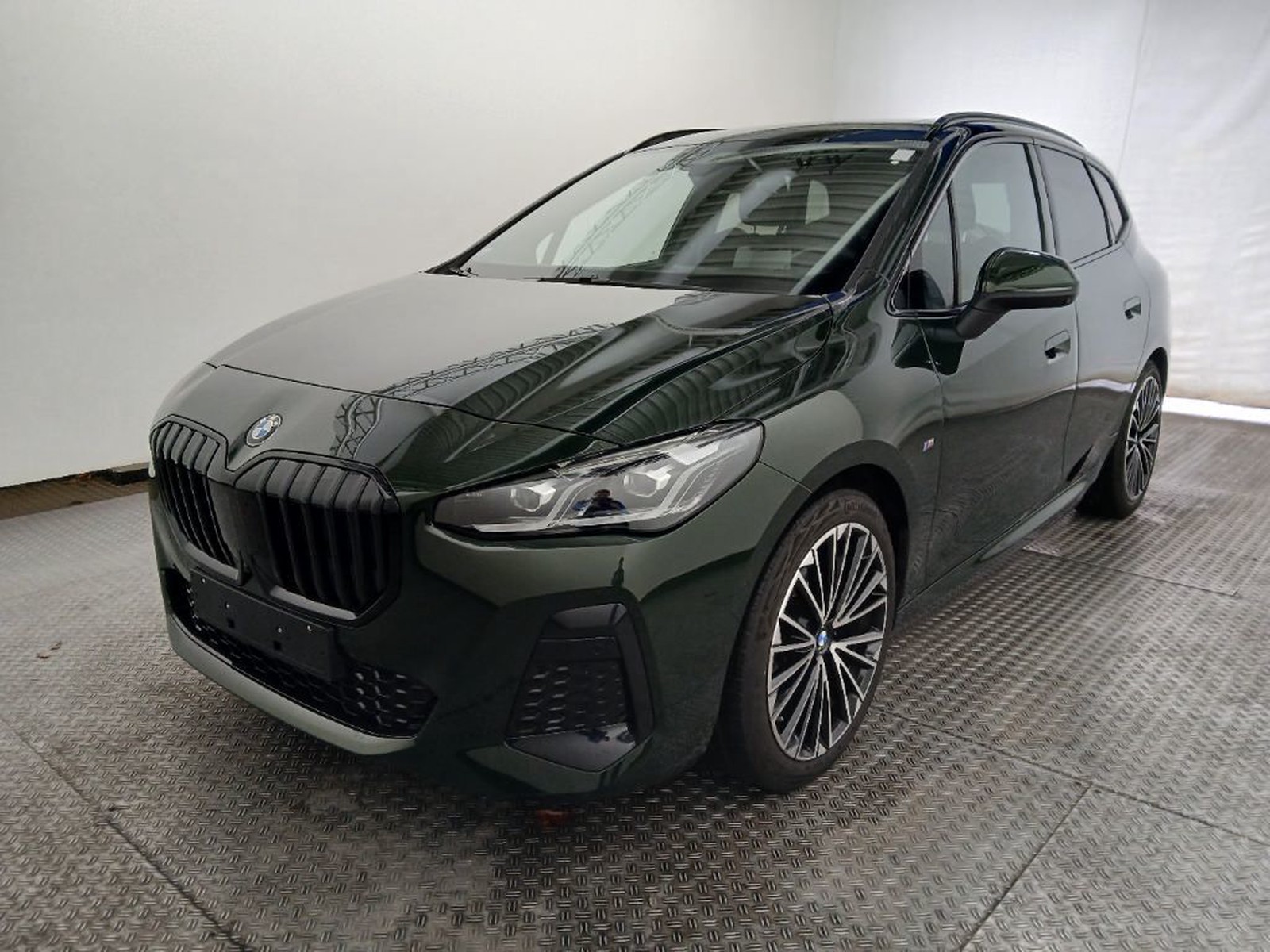 BMW 218i Active Tourer M Sport AHK/MASSAGE/PANO/HUD