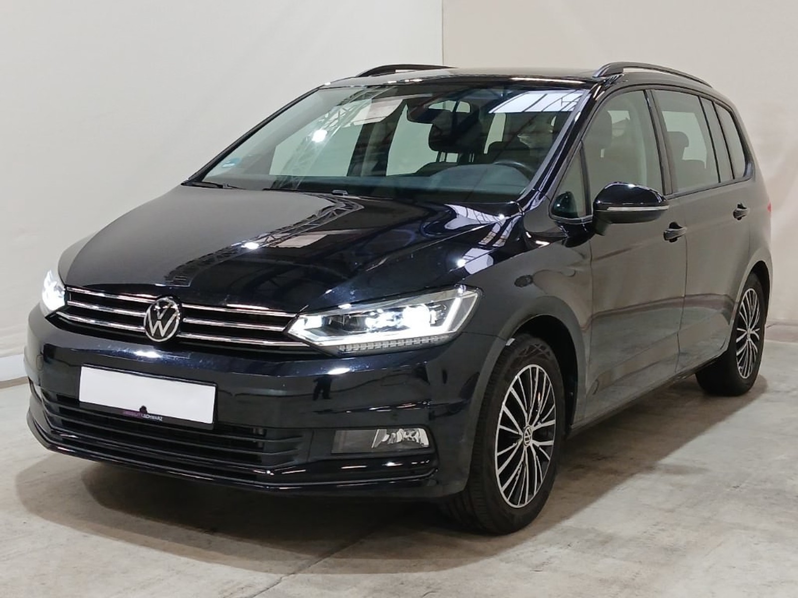 Volkswagen Touran Comfortline ADAPTLED/AHK/PANO/STNDHZNG/RFK