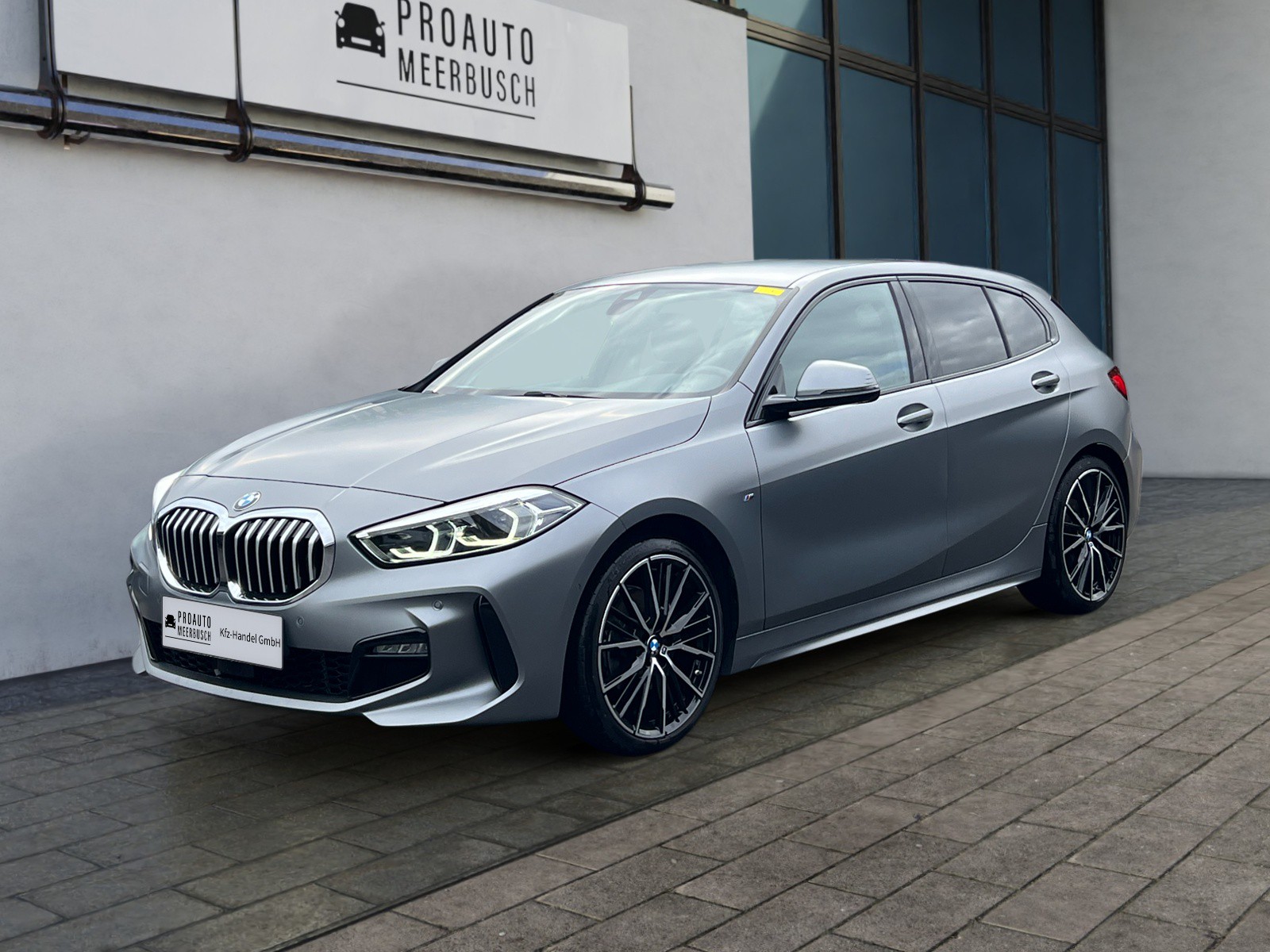 BMW 118i M Sport ACC/H&K/PARKASSIST/CARPLAY/19ZOLL