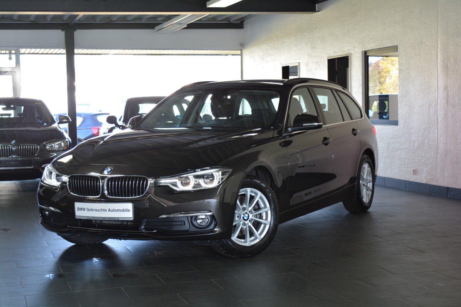 BMW 320d Touring Aut. Luxury Line AHK/LED/GLASDACH/NAVI PROF