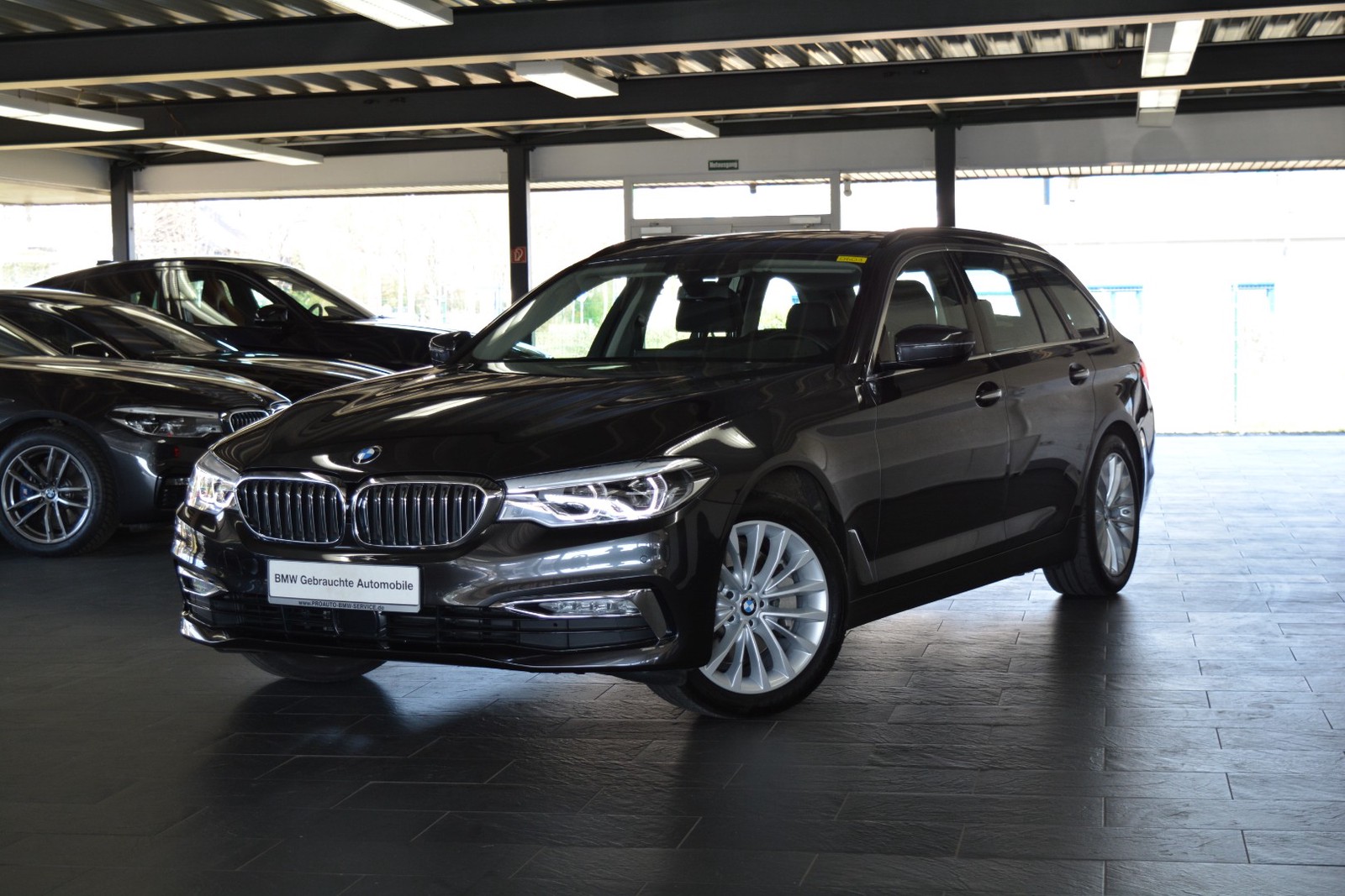 BMW 530d xDrive Luxury Line Aut. Touring HEAD-UP/NAVI PROF/TV/STANDHEIZUNG