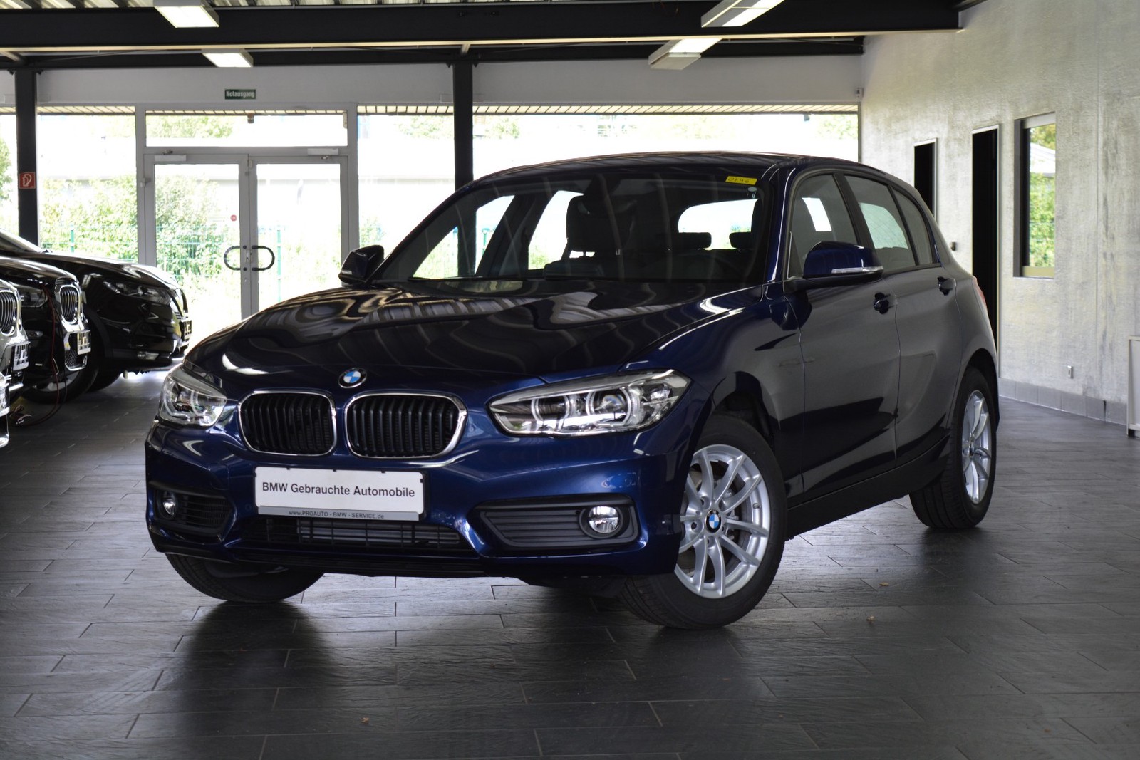 BMW 118i Aut. Advantage 6d-temp LED/NAVI/SITZHEIZUNG/PDC/TEMPOMAT
