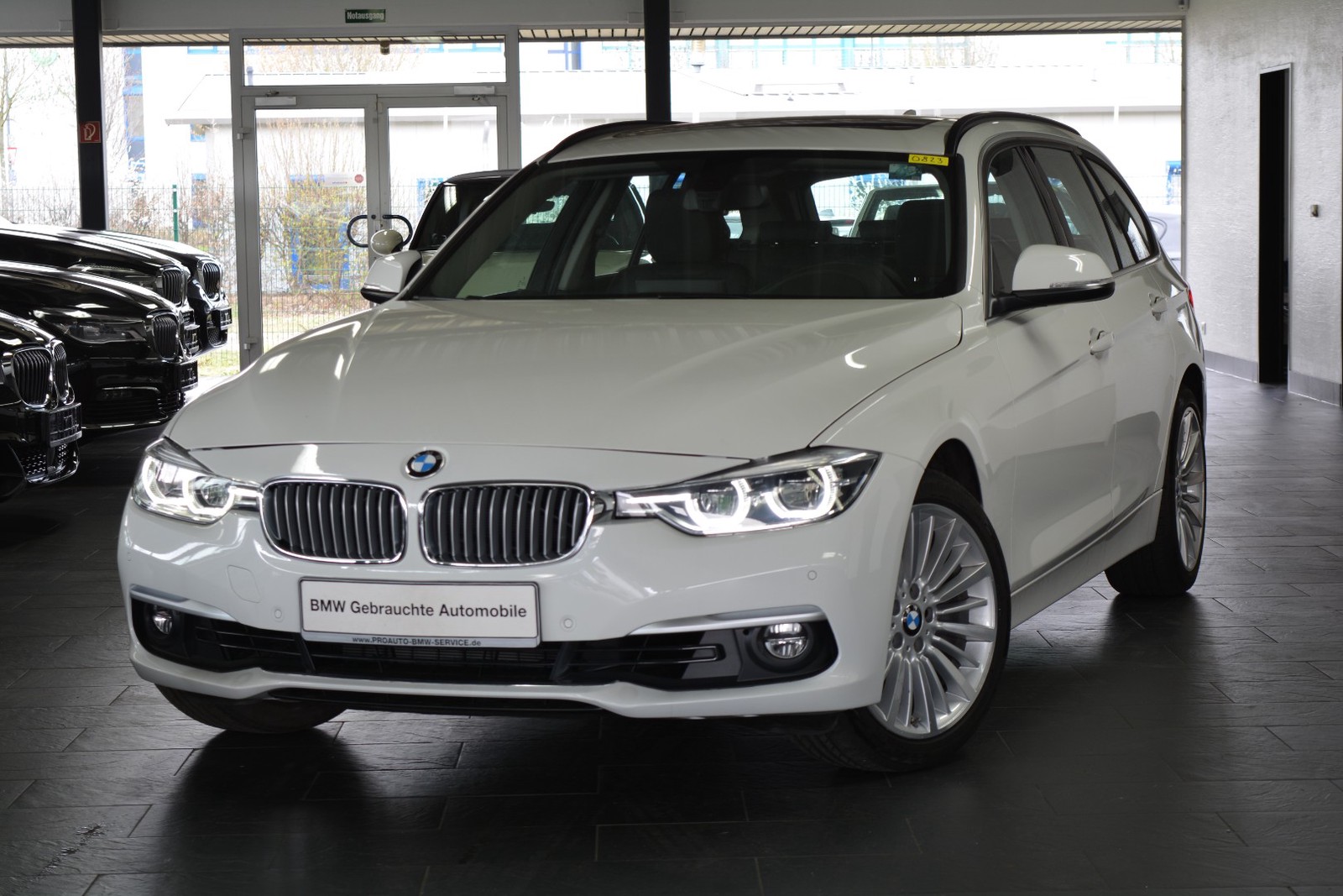 BMW 320i Touring Aut. Luxury Line Purity AHK/LED/NAVI PROF/PANORAMA/HIFI/6d-temp