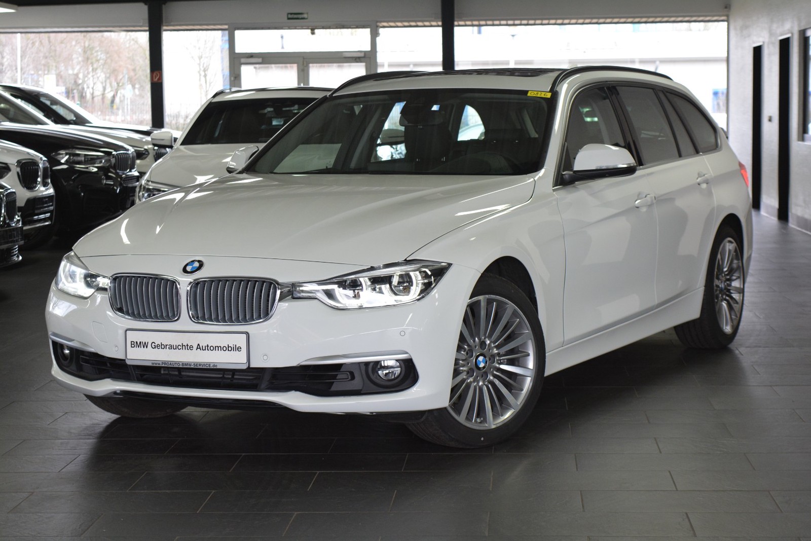 BMW 330d xDrive Touring Sport-Aut. Luxury Line Purity AHK/LED/HEAD-UP/NAVI PROF/PANORAMA