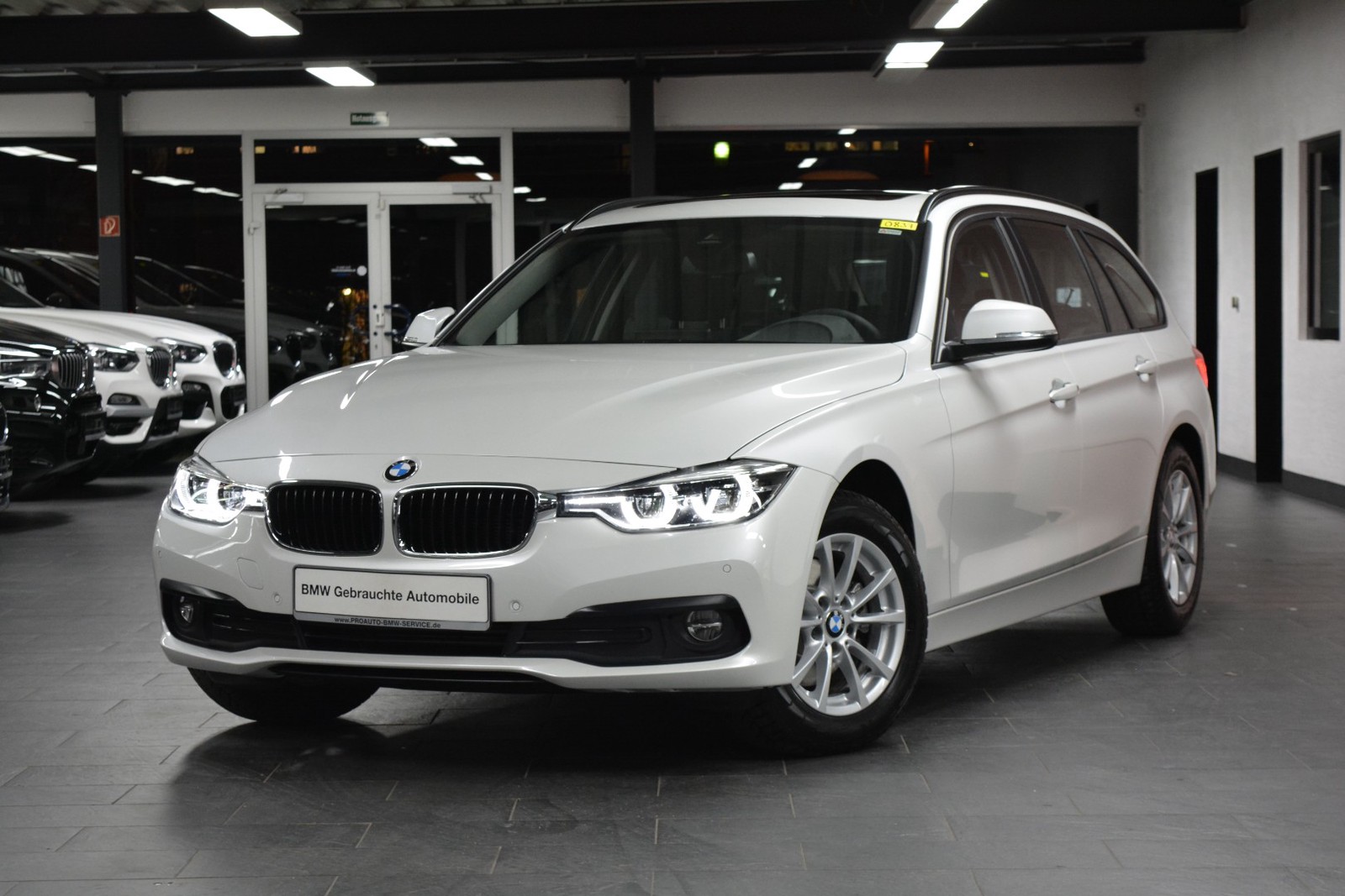 BMW 320d Advantage Touring/Panorama/AHK/Navi Prof