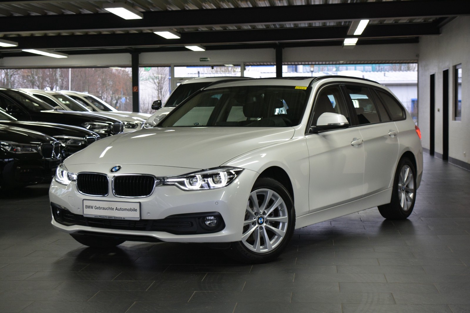 BMW 320d xDrive Advantage Touring/AHK/Panorama/6D-Temp