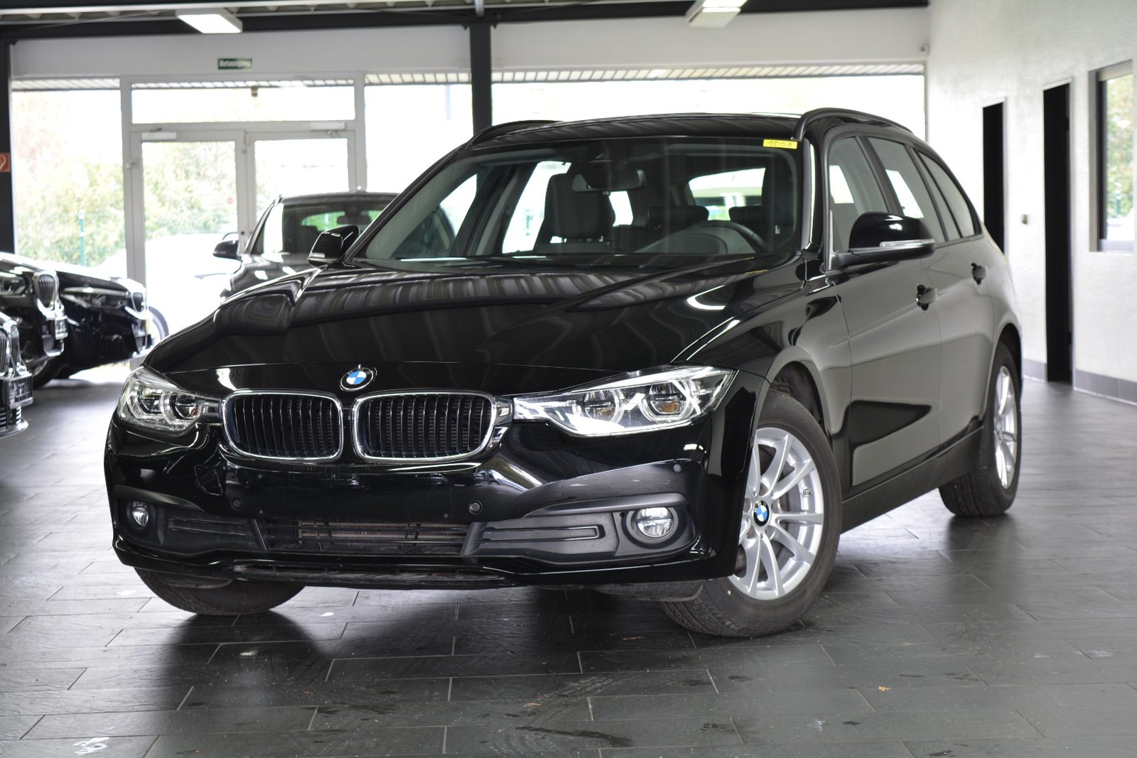 BMW 318d Touring Aut. INNOVATIONSPAKET/LEDER/NAVI
