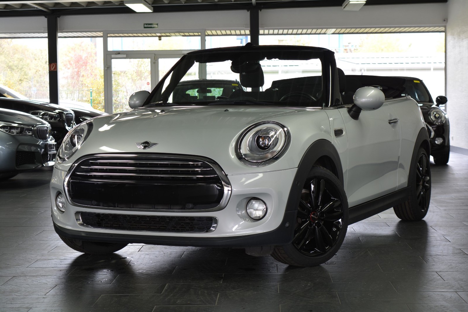 MINI Cooper Cabrio Aut. LED/CHILIPAKET/SPORTSITZE/NAVI