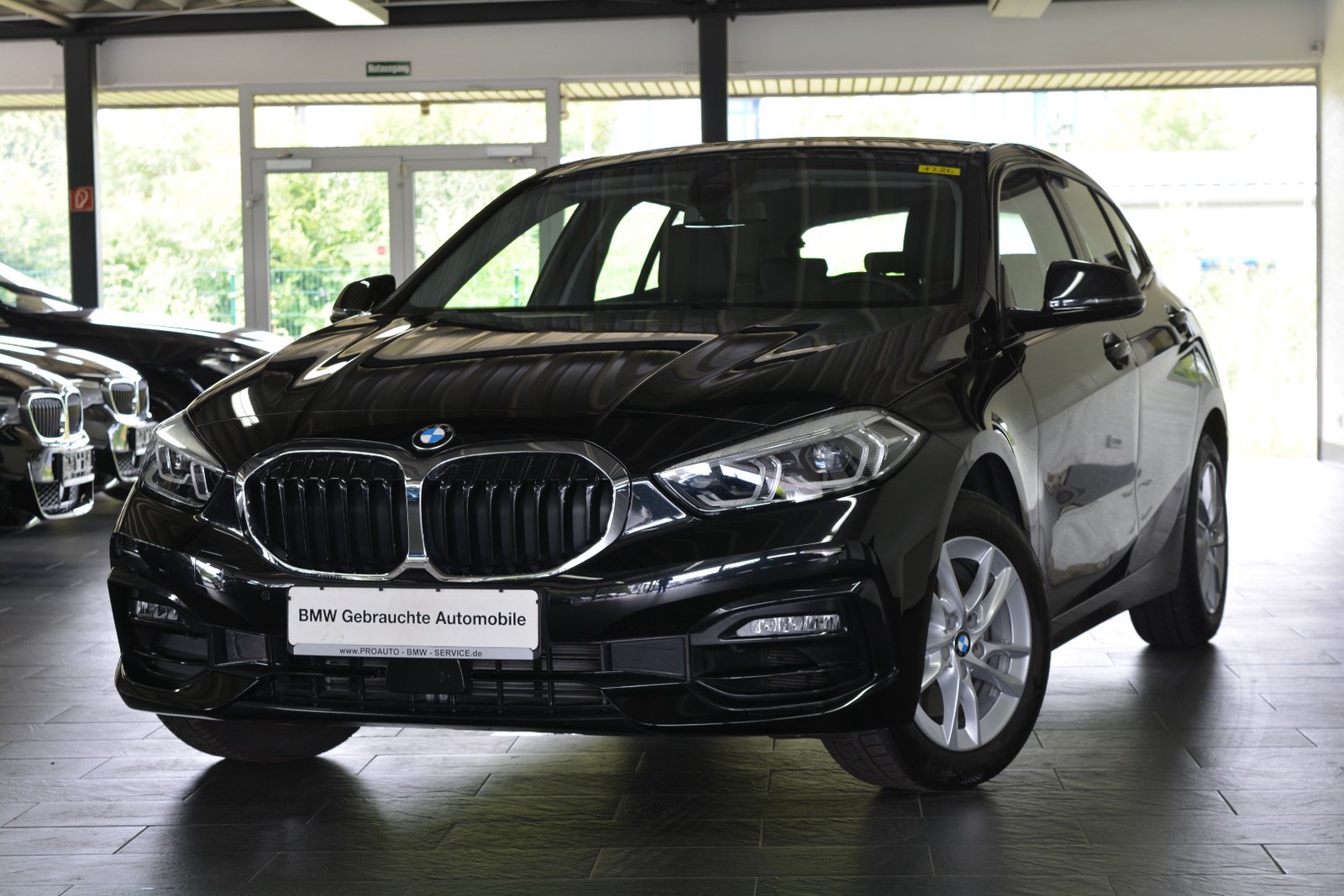 BMW 118 i Sport Line AHK/NAVI PROF/LED/LIVE COCKPIT/LEDER