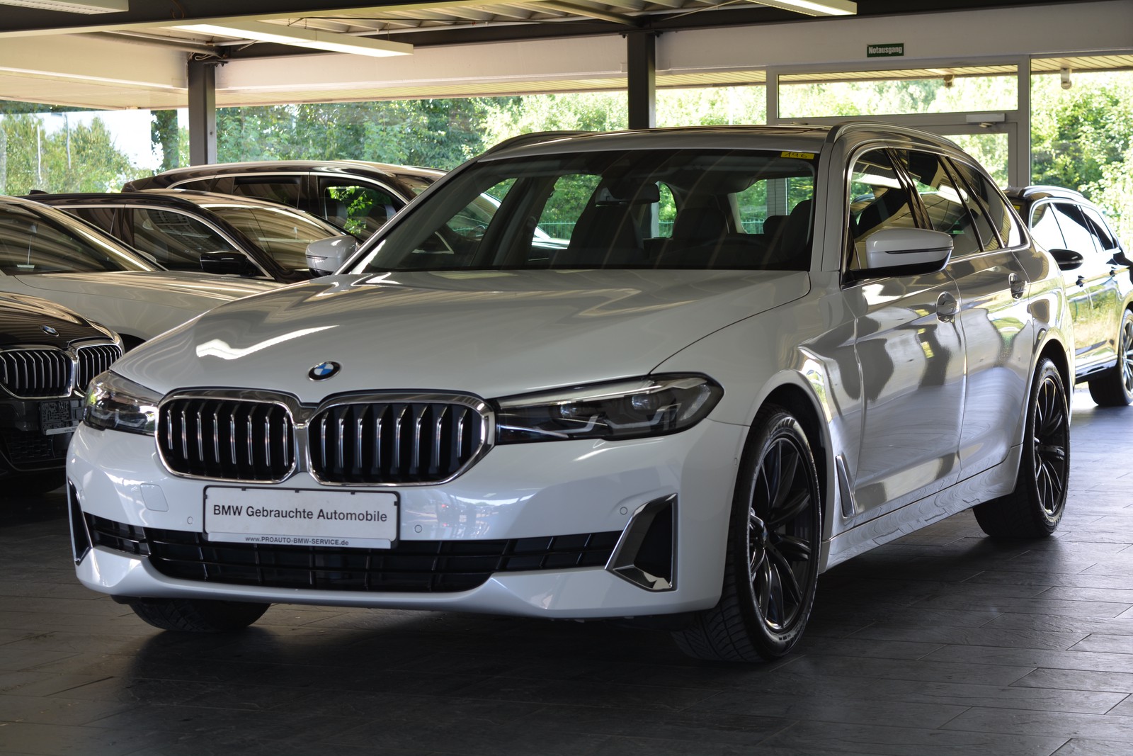 BMW 530d xDrive Tour. Luxury Line HEAD-UP/PANO/STANDHZG