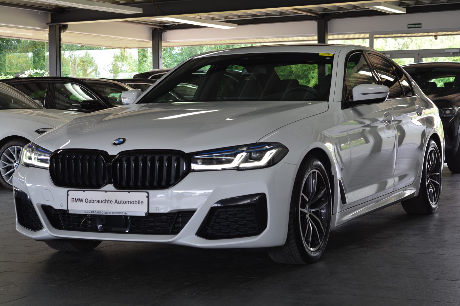 BMW 520 i Limousine M Sport MILDHYBRID ACC/LASER/HEAD-UP/GLASDACH/APPLE CARPLAY
