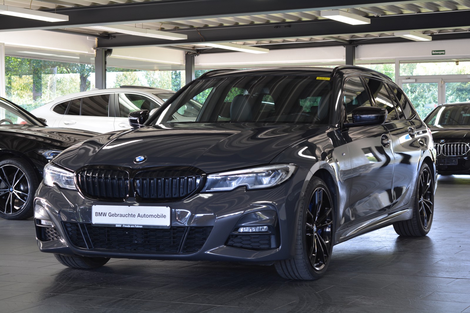 BMW 330 d xDrive Tour. M Sport AHK/LASER/HEAD-UP/STANDHEIZUNG
