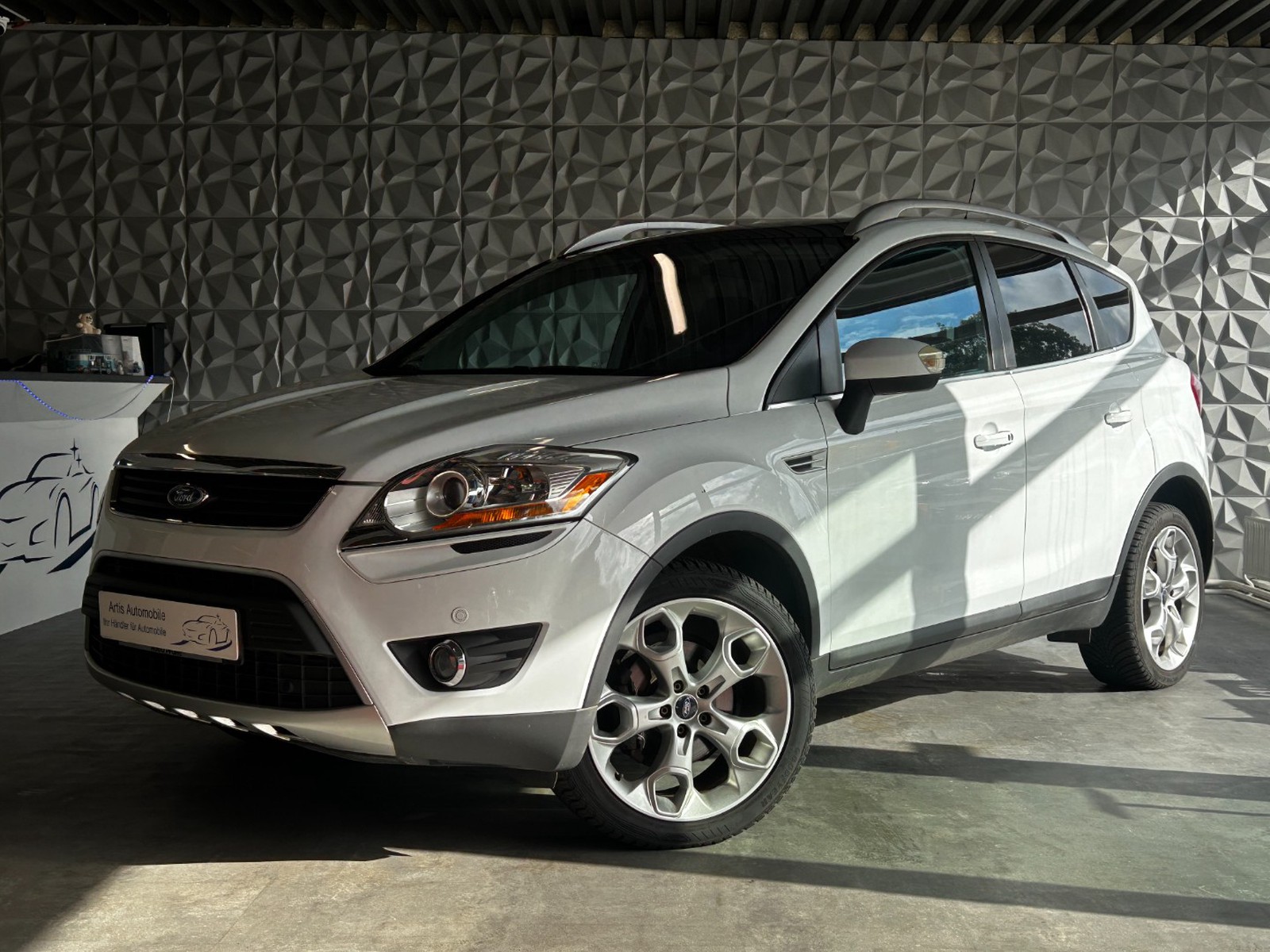 Ford Kuga Titanium NAVI AHK SHZ AUTOMAT. PANO KEYLESS