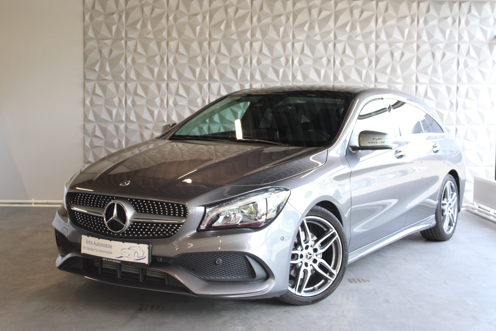 Mercedes-Benz CLA 180 SB AMG-LINE*PANORAMA*LED*KAMERA
