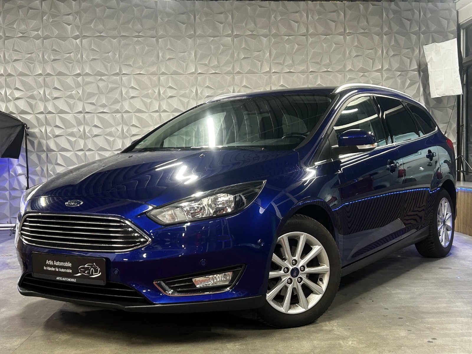 Ford Focus Turnier Titanium PDC NAVI LENKRADHEIZUNG