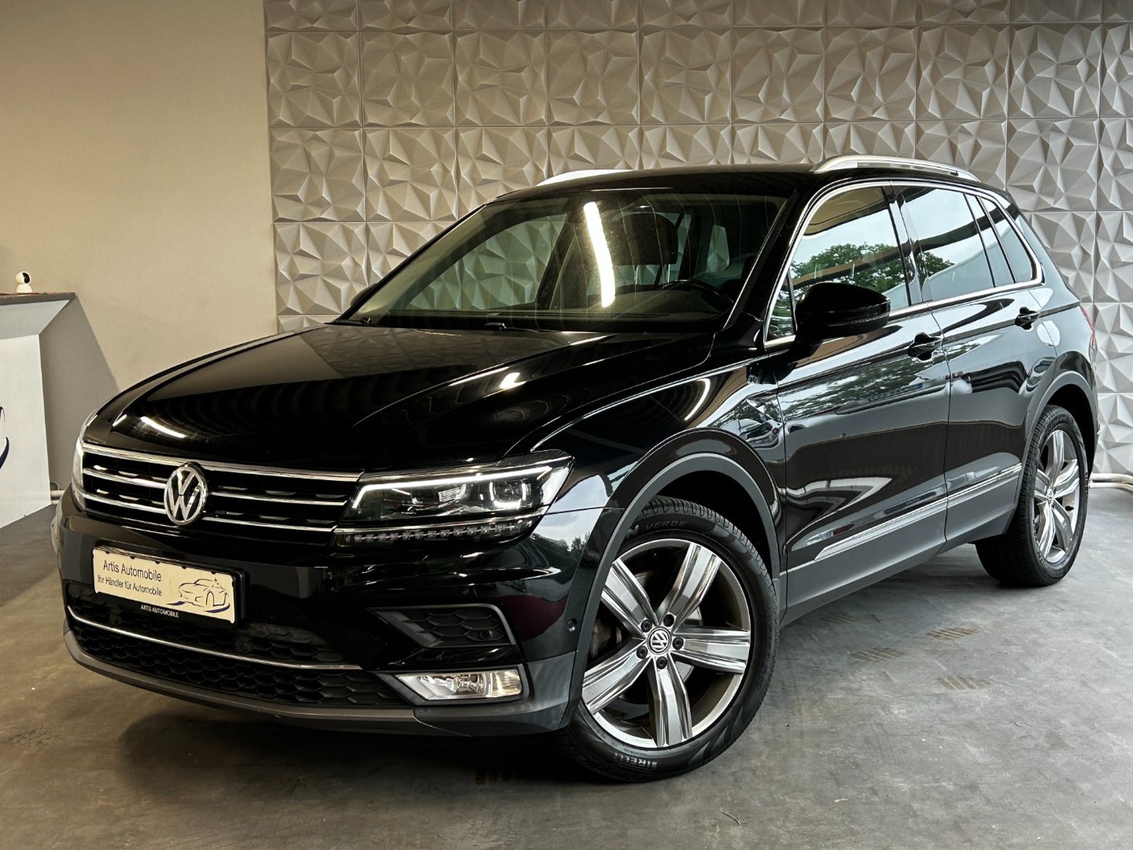 Volkswagen Tiguan VRT-COCKPIT STANDHZNG NAVI-CARPLAY AHK